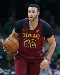  马尔卡宁高效表现爵士主场轻取开拓者  