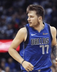  东契奇三双难救主，独行侠不敌森林狼  