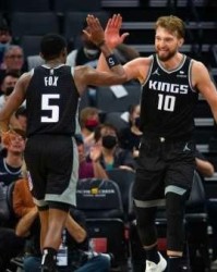  哈利伯顿助攻大师附体，国王团队篮球击溃奇才