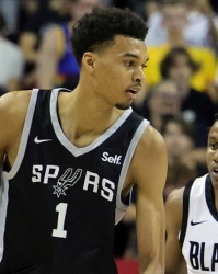  文班亚马连续五场20+10，马刺重现季后赛希望  