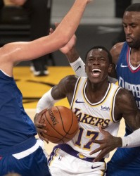  圣保利德比战火星撞地球，双方激烈对抗难分胜负