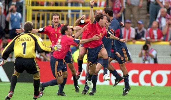  萨勒尼塔纳绝境逢生，补时点球惊险带走胜利