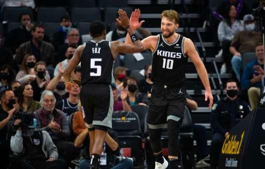  哈利伯顿助攻大师附体，国王团队篮球击溃奇才